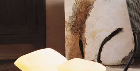 Oluce Stones - Pietre luminose come lampade per esterno